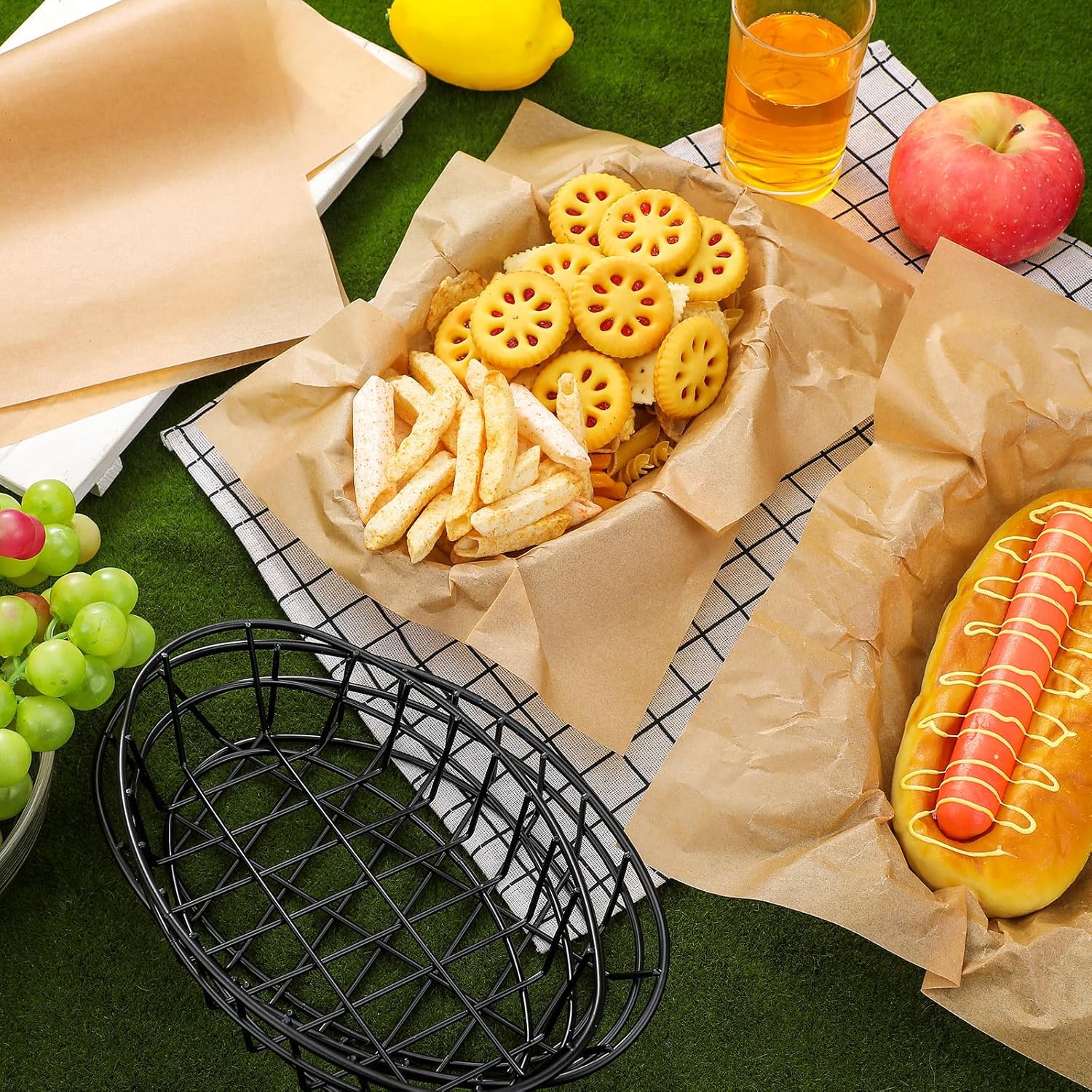Hushee 24 Pcs Black Wire Fast Food Basket with 100 Sheets Deli Wrapper Paper 9.5 x 6.2 x 2.2 Inches Metal Bread Box Oval Metal Dinner Basket Storage for Kitchen Bread Deli Serving Burger Picnic Party